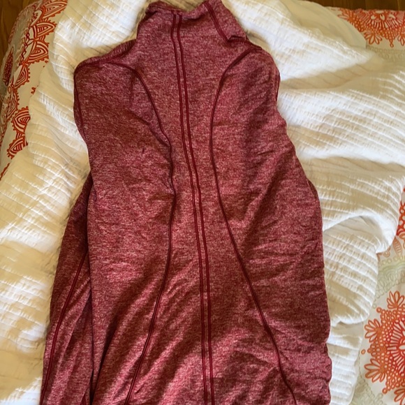 Lululemon Run Briskly half-zip, red, size 8 - Picture 5 of 8